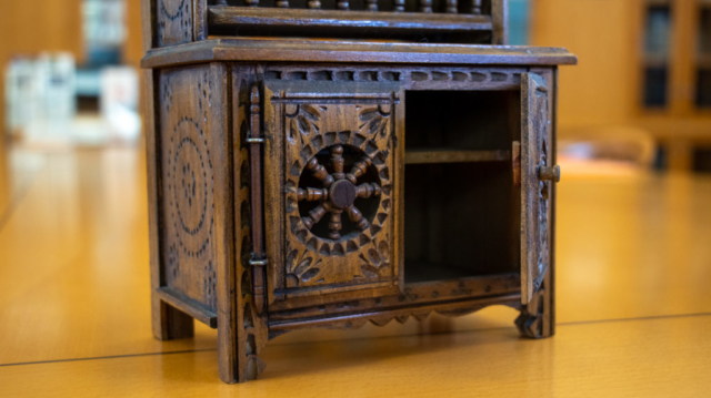 WPA Doll Furniture: Closer look at detailed cabinets